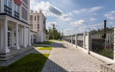 3-этажный коттедж 297 м² без отделки