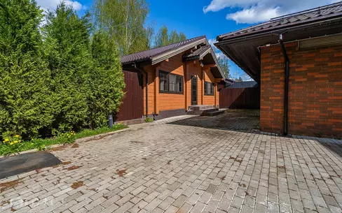 3-этажный таунхаус 600 м² с отделкой