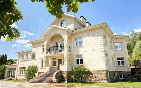 2-этажный коттедж 1 107 м² с отделкой