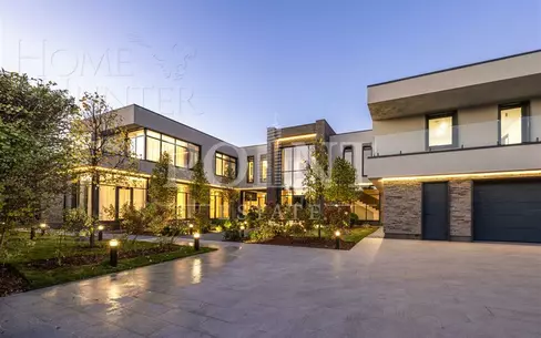 2-этажный коттедж 1 000 м² с отделкой