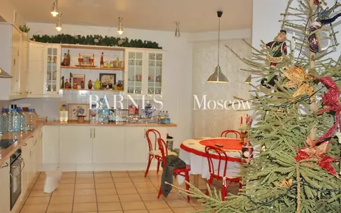 2-этажный коттедж 350 м² с отделкой