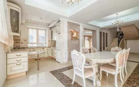 2-этажный коттедж 350 м² с отделкой