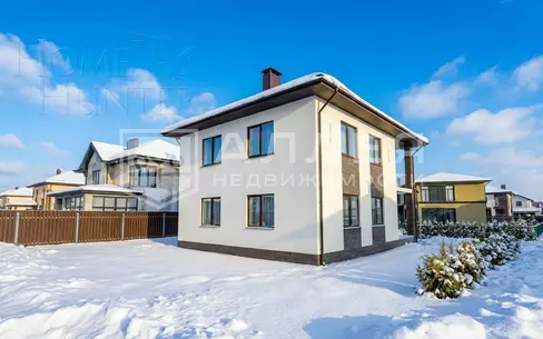 2-этажный коттедж 200 м² с отделкой