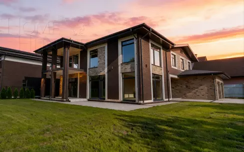 2-этажный коттедж 450 м² с отделкой