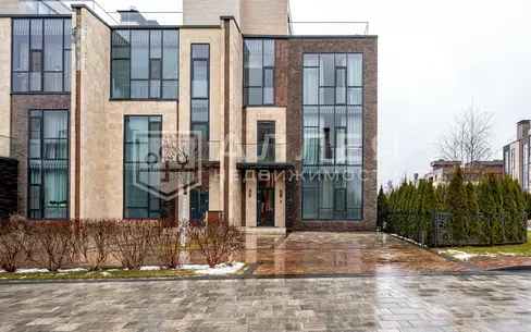 3-этажный таунхаус 310 м² с отделкой