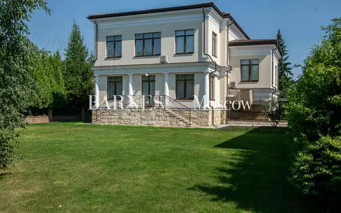 2-этажный коттедж 371 м² с отделкой