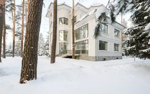 3-этажный коттедж 1 074 м² без отделки