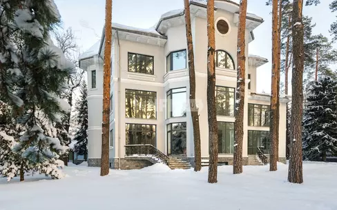 3-этажный коттедж 1 074 м² без отделки