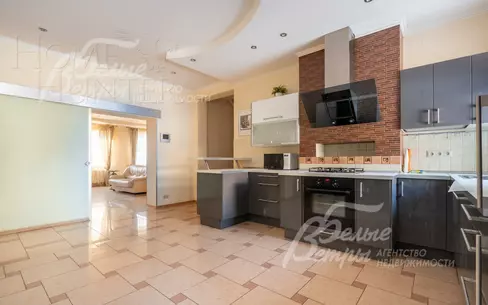 2-этажный коттедж 365 м² с отделкой