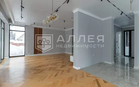 КОТТЕДЖ 240 м² с отделкой