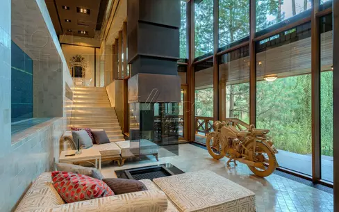 3-этажный коттедж 2 400 м² с отделкой