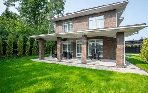 2-этажный коттедж 220 м² с отделкой