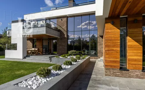 3-этажный коттедж 550 м² с отделкой