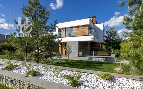 3-этажный коттедж 550 м² с отделкой