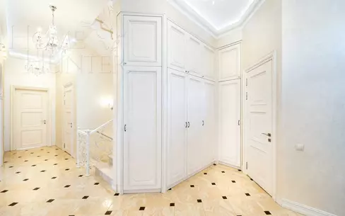 3-этажный коттедж 707.9 м² с отделкой