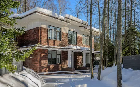 2-этажный коттедж 320 м² с отделкой