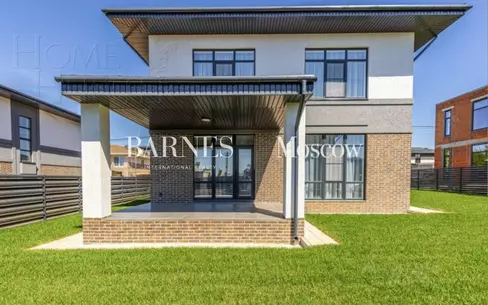 2-этажный коттедж 240 м² с отделкой