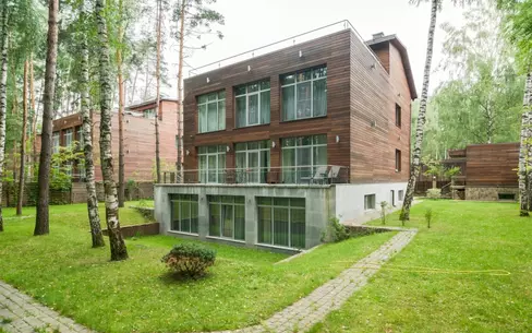 2-этажный коттедж 640 м² с отделкой