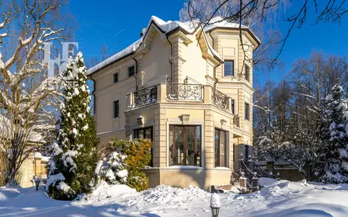 3-этажный коттедж 468 м² с отделкой