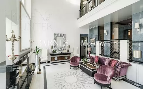 2-этажный коттедж 1 100 м² с отделкой