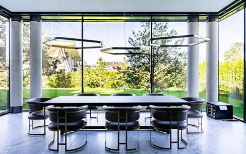 2-этажный коттедж 1 100 м² с отделкой