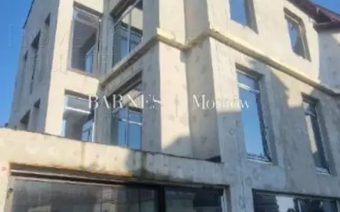 3-этажный таунхаус 600 м² без отделки