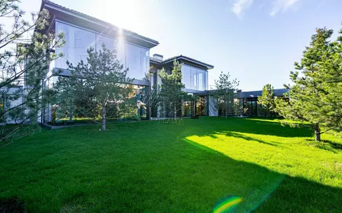 2-этажный коттедж 1 100 м² с отделкой