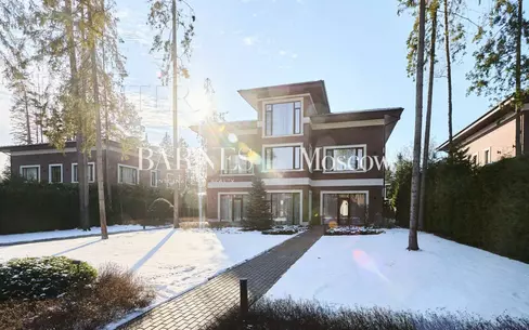 3-этажный коттедж 800 м² с отделкой