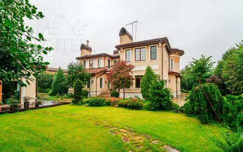 2-этажный коттедж 710 м² с отделкой