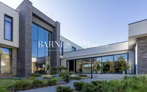 2-этажный коттедж 1 000 м² с отделкой