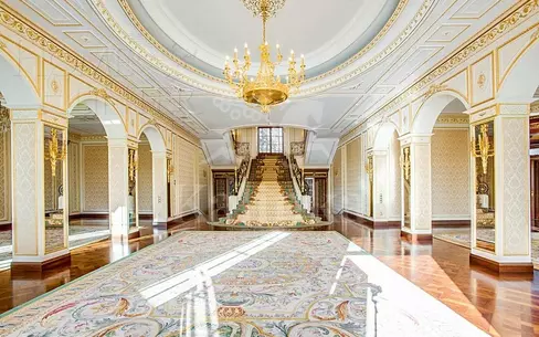 3-этажный коттедж 3 100 м² с отделкой