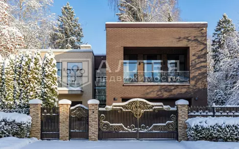 2-этажный коттедж 440 м² с отделкой