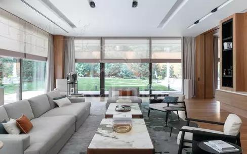 3-этажный коттедж 1 500 м² с отделкой