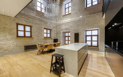 2-УРОВНЕВЫЙ ТАУНХАУС С ОТДЕЛКОЙ 165 М² НА 1 ЭТАЖЕ