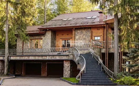 2-этажный коттедж 725 м² с отделкой