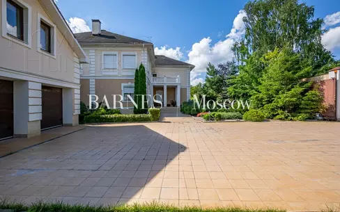 2-этажный коттедж 700 м² с отделкой