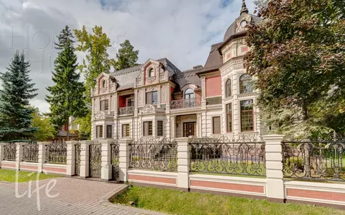 2-этажный коттедж 785 м² с отделкой