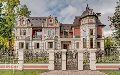 2-этажный коттедж 785 м² с отделкой