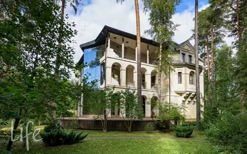 2-этажный коттедж 650 м² с отделкой