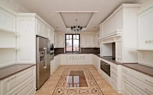 3-этажный коттедж 860 м² с отделкой