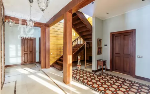 6-этажный коттедж 271 м² с отделкой