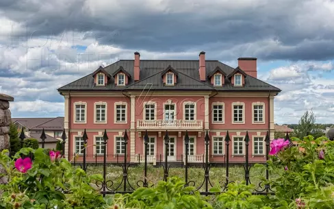 2-этажный коттедж 2 000 м² без отделки