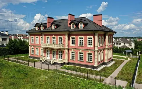 2-этажный коттедж 2 000 м² без отделки