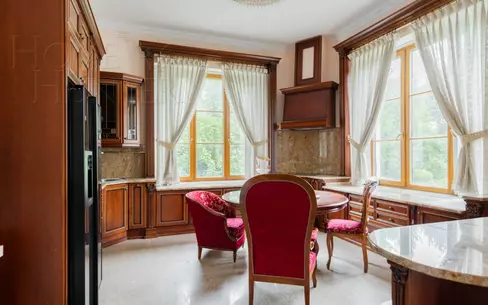 2-этажный коттедж 675 м² с отделкой