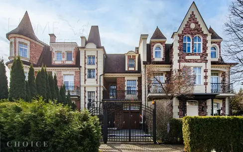 3-этажный таунхаус 293 м² с отделкой