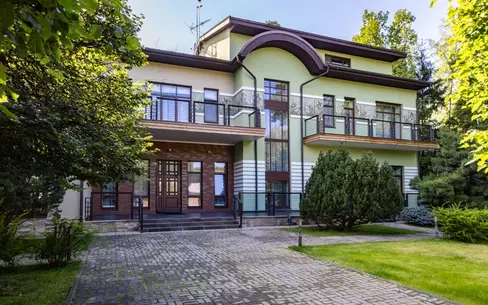 2-этажный коттедж 2 125 м² с отделкой