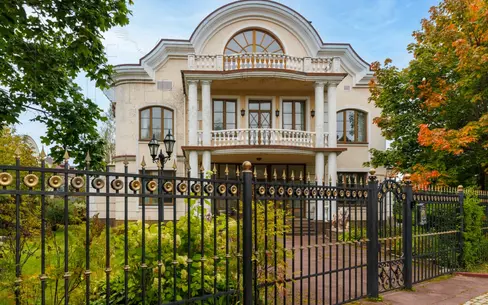 2-этажный коттедж 675 м² с отделкой