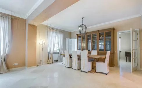 2-этажный коттедж 550 м² с отделкой