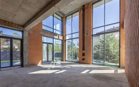 2-этажный коттедж 580 м² без отделки