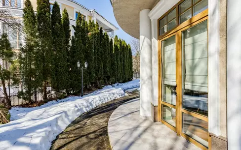 3-этажный коттедж 556 м² с отделкой